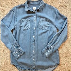 Women’s Medium Blue Denim Shirt